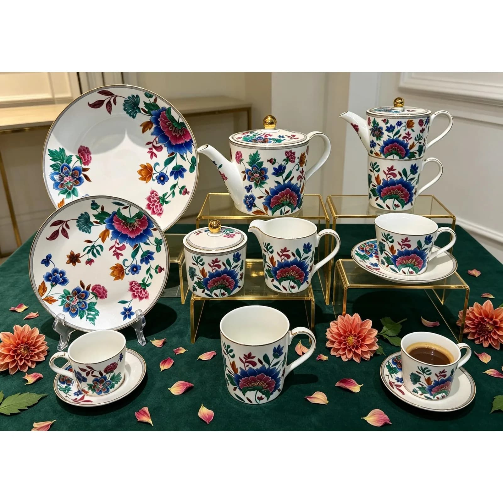 Çini çay və süfrə dəsti, göy-çəhrayı çiçəklər, şəkil 1